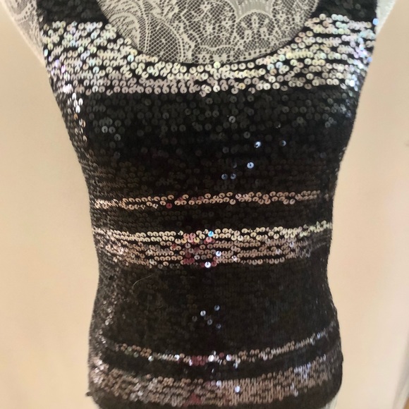 The limited stretch top. - Picture 3 of 7